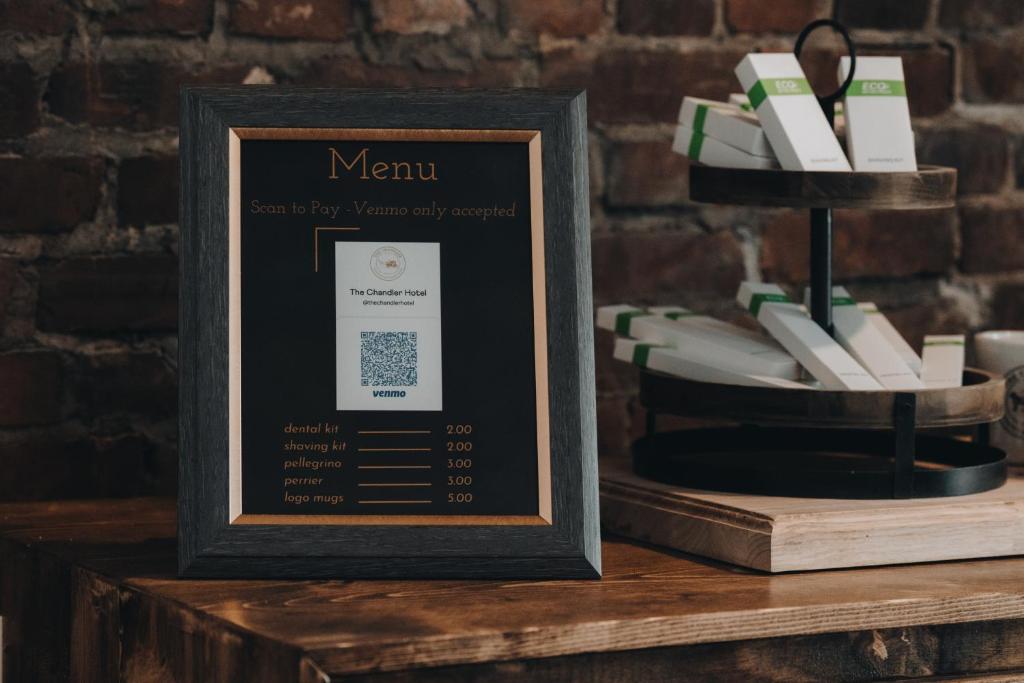 Certifikát, hodnocení, plakát nebo jiný dokument vystavený v ubytování The Chandler Hotel