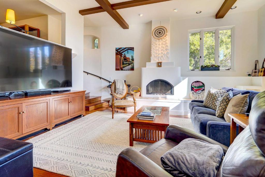 a living room with a large flat screen tv at Luxury Vacation Rental in Oakland, California! in Oakland