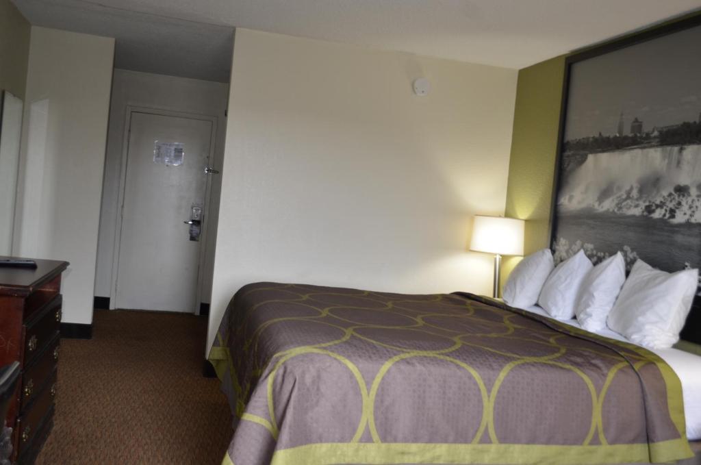 Postel nebo postele na pokoji v ubytování SuperB Hamburg Motel
