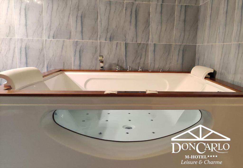 A bathroom at Hotel Don Carlo