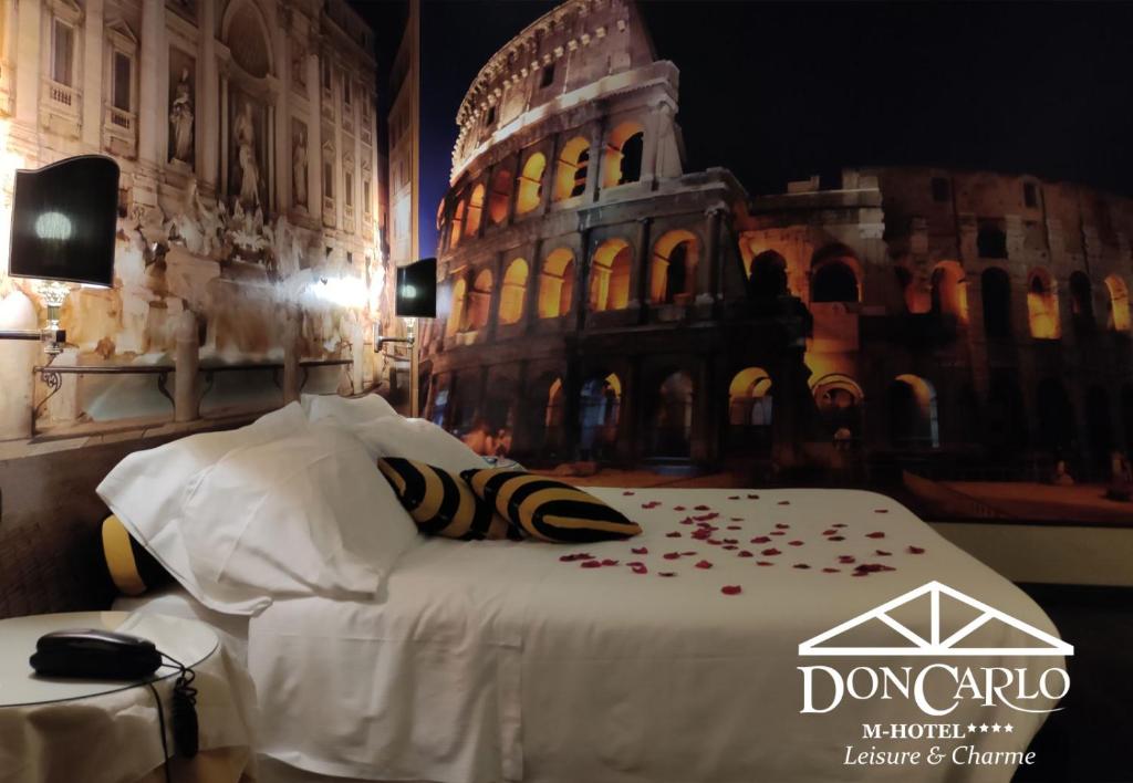A bed or beds in a room at Hotel Don Carlo