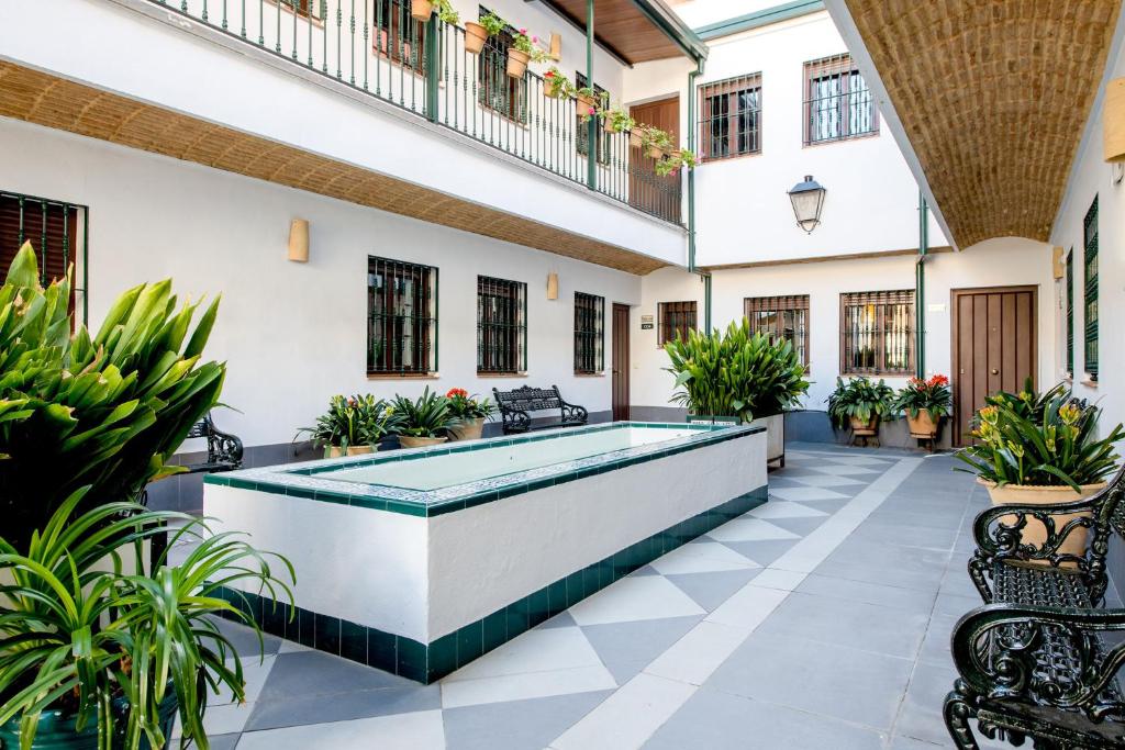 Swimmingpoolen hos eller tæt på Triana Boutique Apartments by Hommyhome