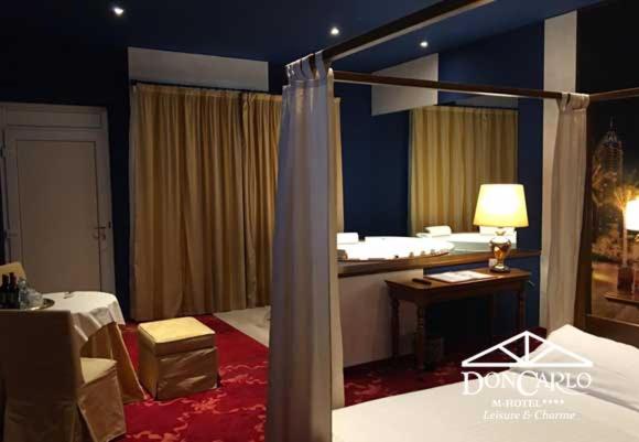 A bed or beds in a room at Hotel Don Carlo