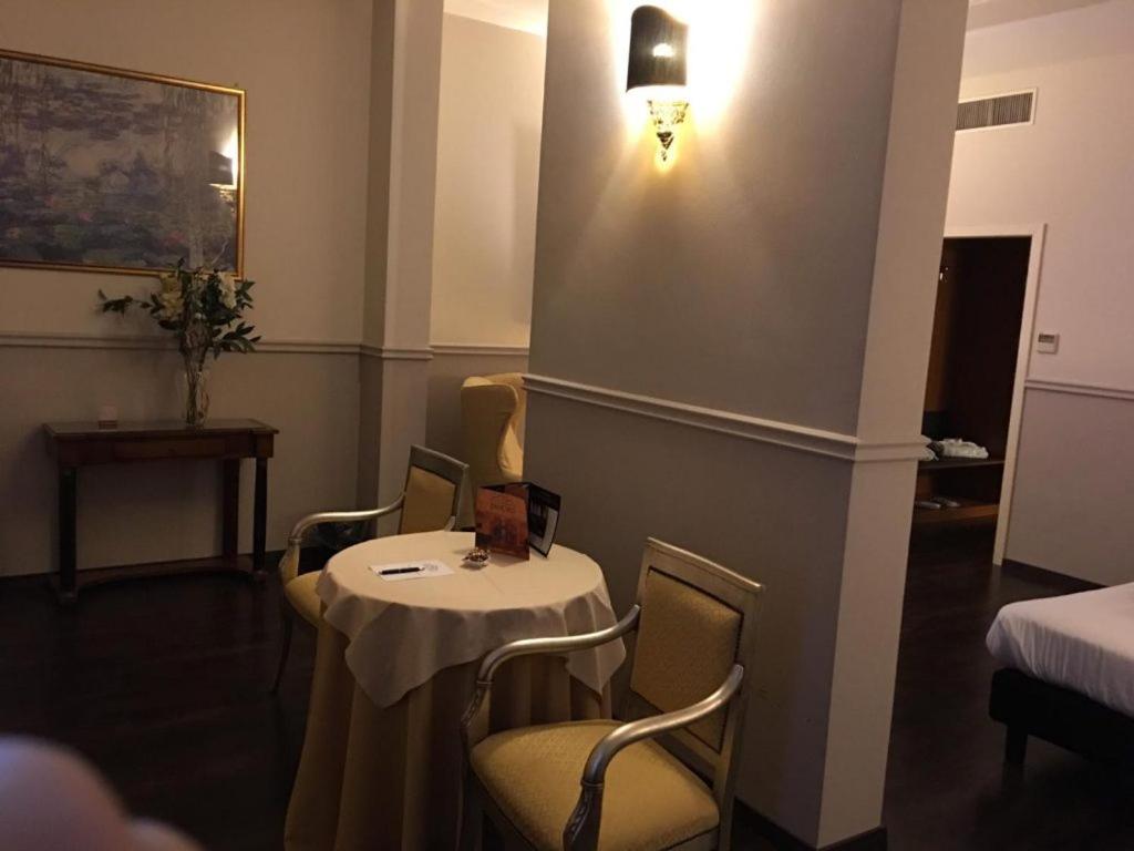 A seating area at Hotel Don Carlo