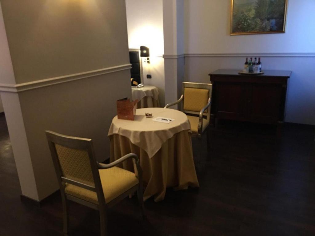 A seating area at Hotel Don Carlo