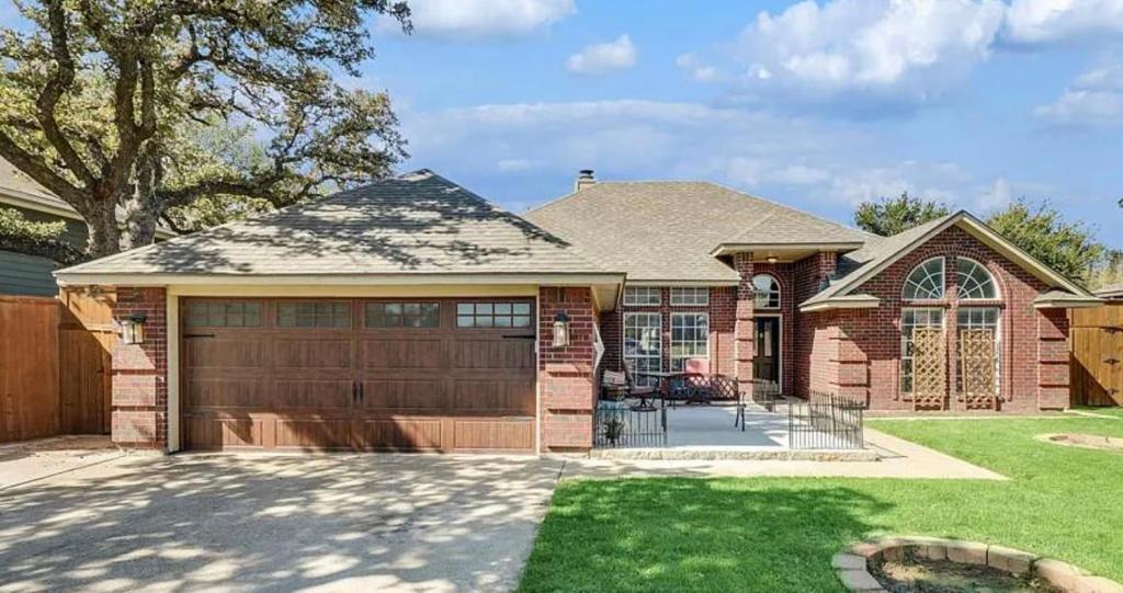 New Elegant North Richland Hills Home, North Richland Hills (updated