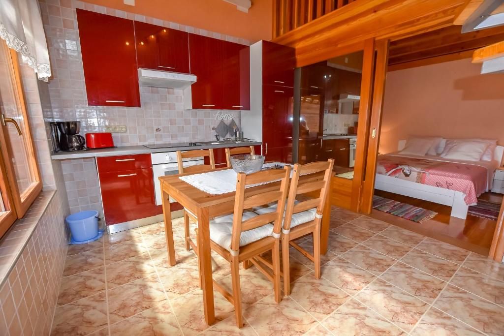 Kuchyň nebo kuchyňský kout v ubytování Villa Green Oasis