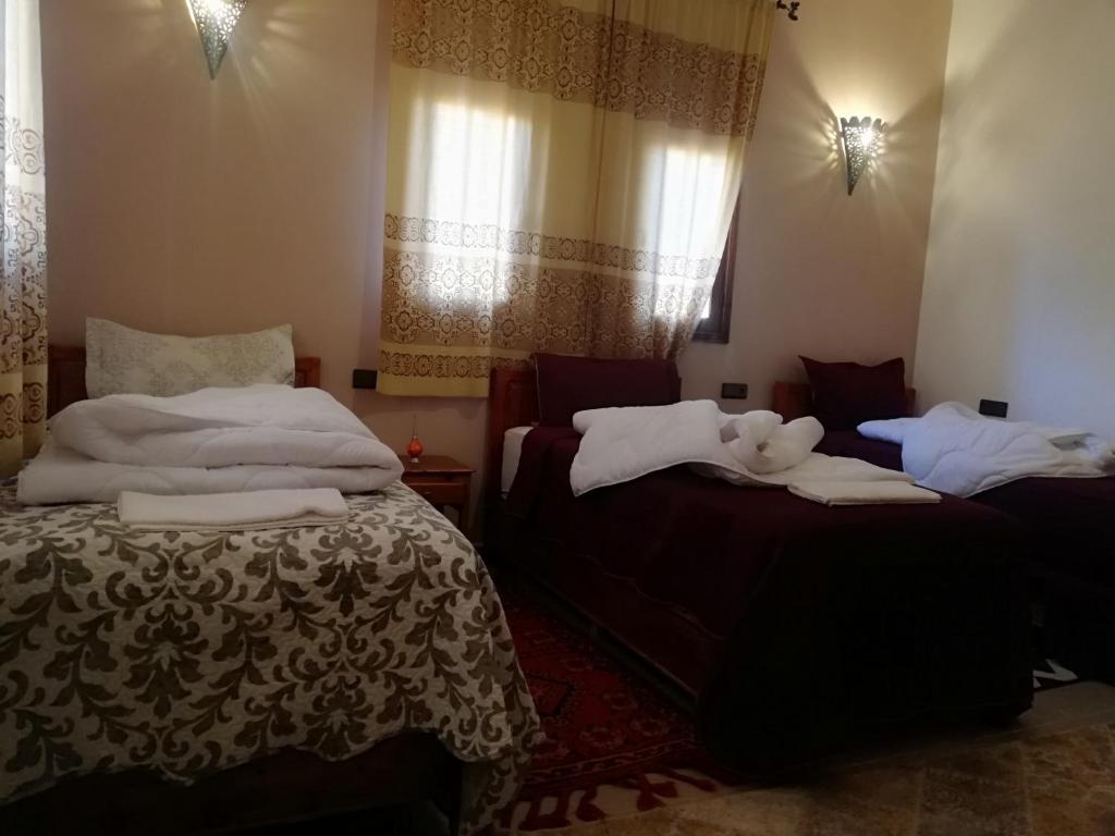 Postel nebo postele na pokoji v ubytování Riad Ouinz