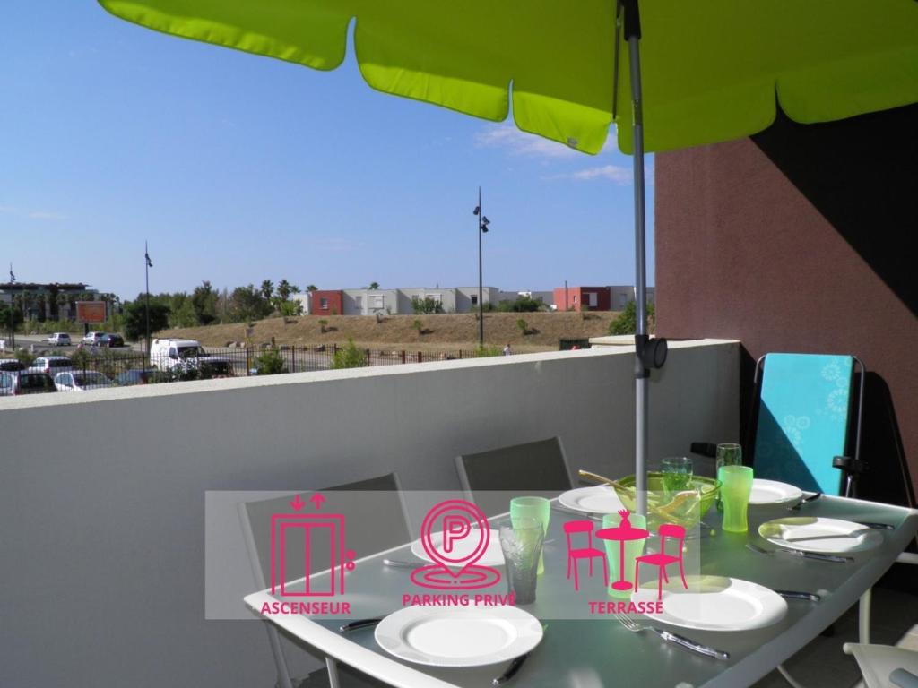 Reštaurácia alebo iné gastronomické zariadenie v ubytovaní Ravissant T3 neuf, proche plages, parking souterrain, classé 3 étoiles - FR-1-338-456