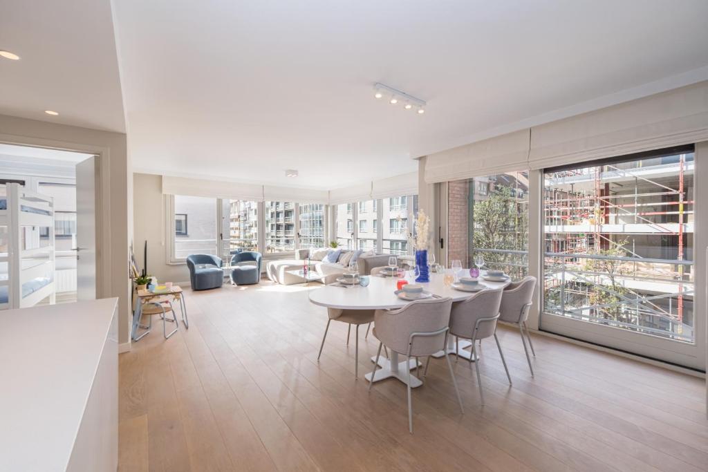 an open living room with a table and chairs at Maison Lily by Exclusive-Stays in Knokke-Heist