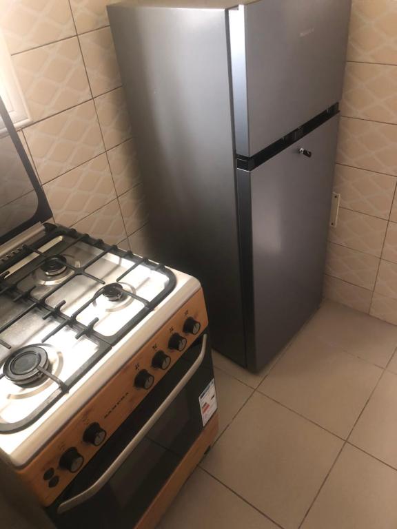 a kitchen with a stove and a refrigerator at Appart F2 plein centre 