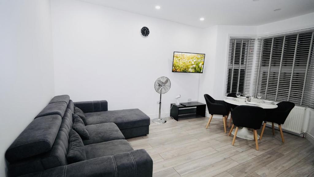 E2M Stays Lovely Apt Close To Ilford Station with Free Parking, Ilford –  Updated 2024 Prices