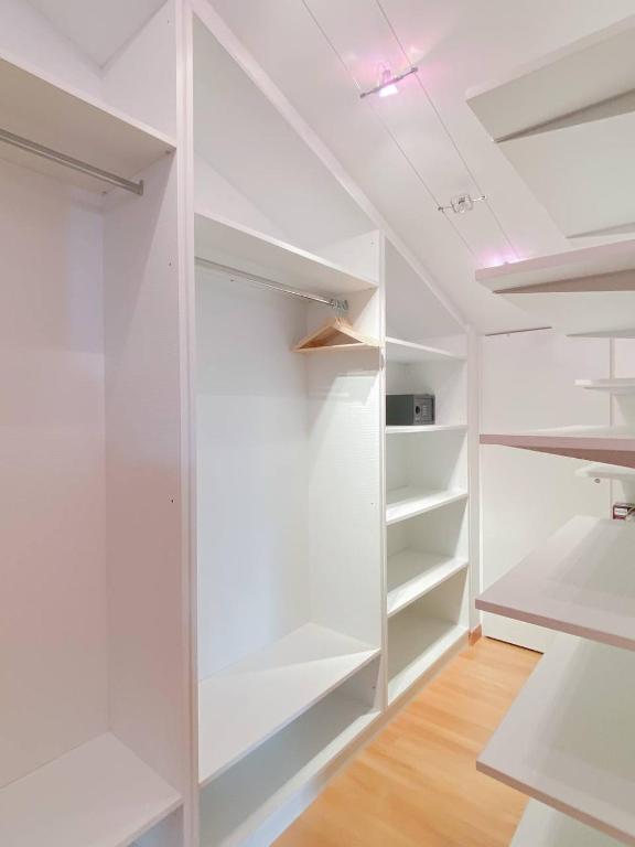 Mynd úr myndasafni af Elegante Ático Encamp - FREE Parking Wifi SmartTv - Con altillo y 2 baños completos! l by BonesVacances í Encamp