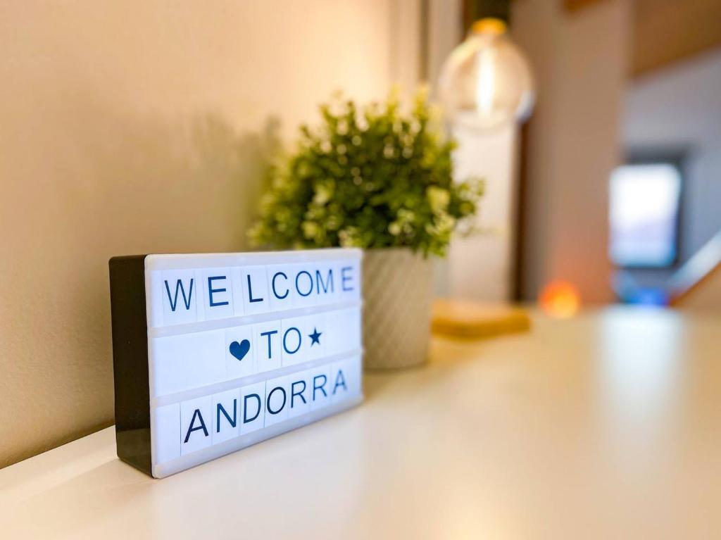 Mynd úr myndasafni af Elegante Ático Encamp - FREE Parking Wifi SmartTv - Con altillo y 2 baños completos! l by BonesVacances í Encamp