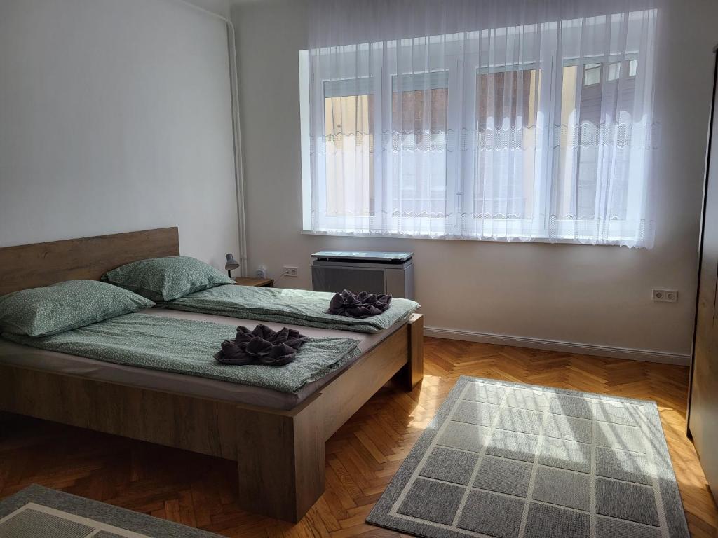 Posteľ alebo postele v izbe v ubytovaní Downtown Studio Apartman