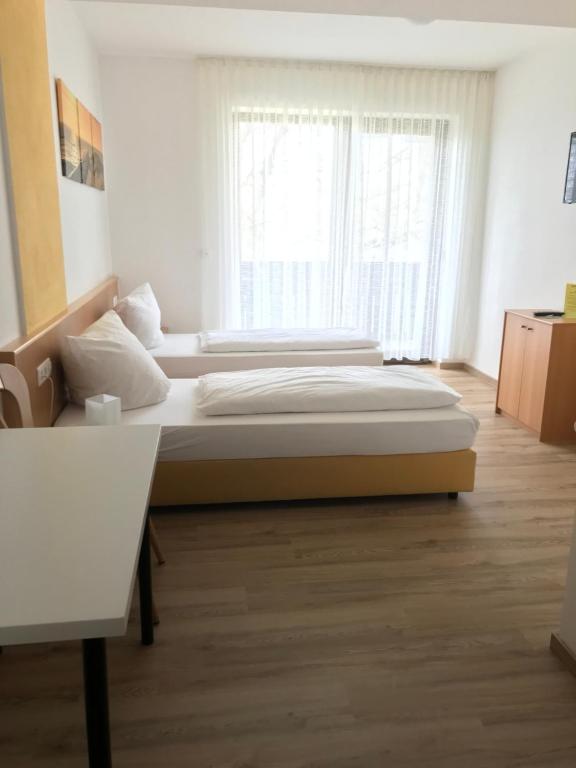 Landgasthof Felsenkeller - 2