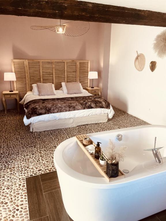 Postel nebo postele na pokoji v ubytování B&B Temps Suspendu Provence