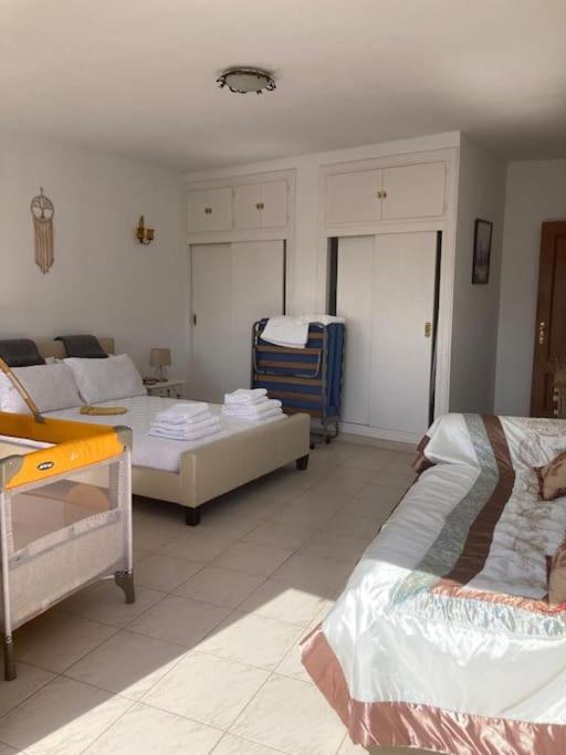 Fotografie z fotogalerie ubytování Espacioso apartamento de dos dormitorios en Mijas v destinaci Mijas
