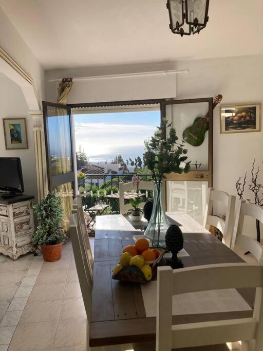 Fotografie z fotogalerie ubytování Espacioso apartamento de dos dormitorios en Mijas v destinaci Mijas