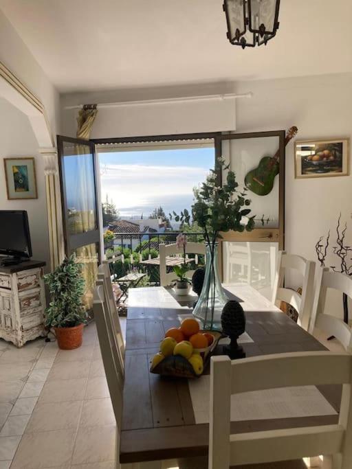 Fotografie z fotogalerie ubytování Espacioso apartamento de dos dormitorios en Mijas v destinaci Mijas