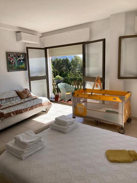 Fotografie z fotogalerie ubytování Espacioso apartamento de dos dormitorios en Mijas v destinaci Mijas