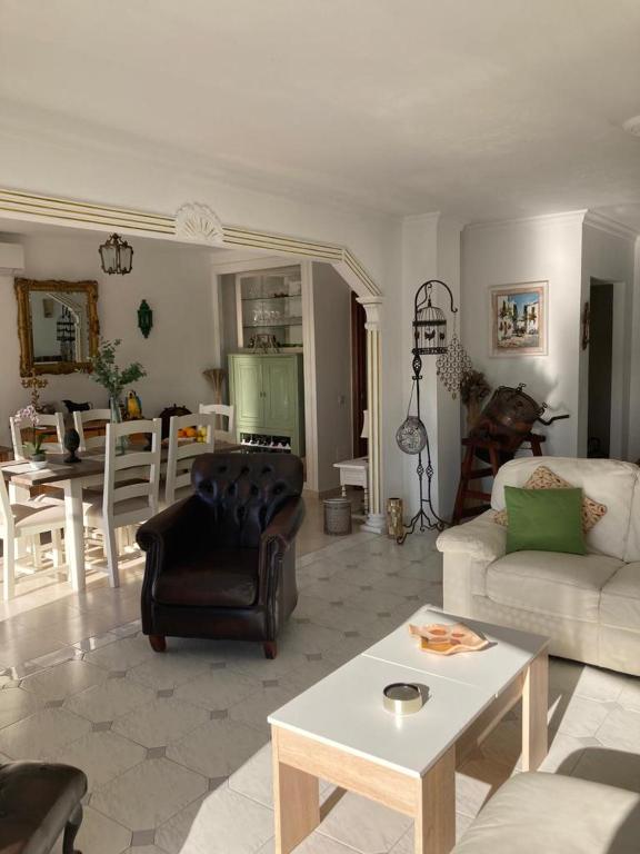 Fotografie z fotogalerie ubytování Espacioso apartamento de dos dormitorios en Mijas v destinaci Mijas