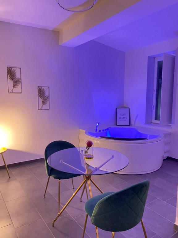 Habitat Luxury Suites - Suite Mit Queensize-Bett Und Whirlpool