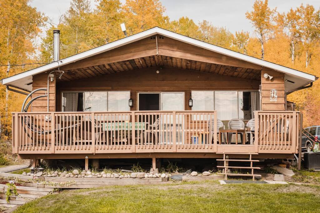 Cozy lake cottage, Wabamun (updated prices 2024)