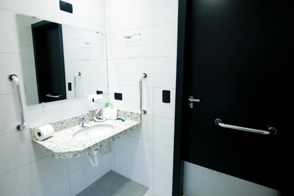 Koupelna v ubytování NEO PARK HOTEL
