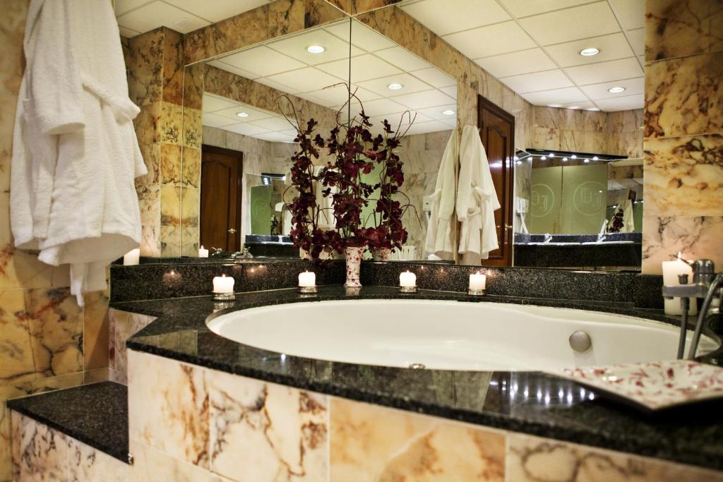 Fotografie z fotogalerie ubytování Hotel Doña Jimena v destinaci Villarcayo