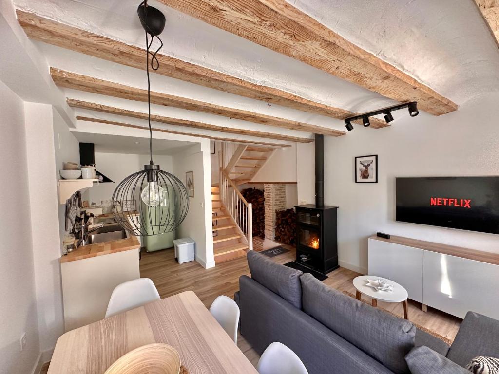a living room with a blue couch and a table at Laura's Haus in Tudela