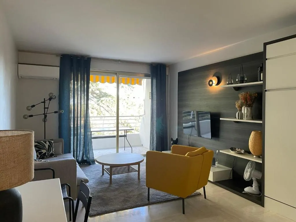 C012-Appartement confortable avec piscine, tennis et grand parc