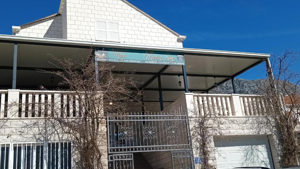 Budova, kde se penzion nachází