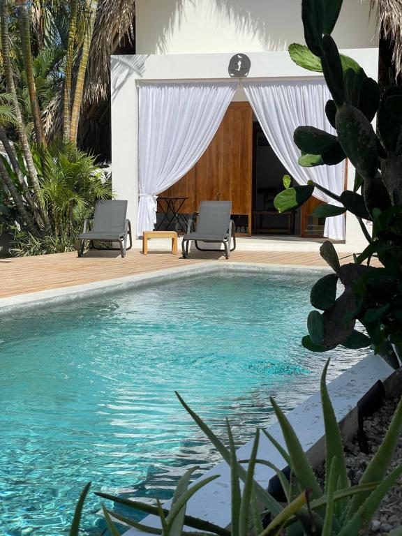 Bazén v ubytování Leeloo Boutique Hotel nebo v jeho okolí