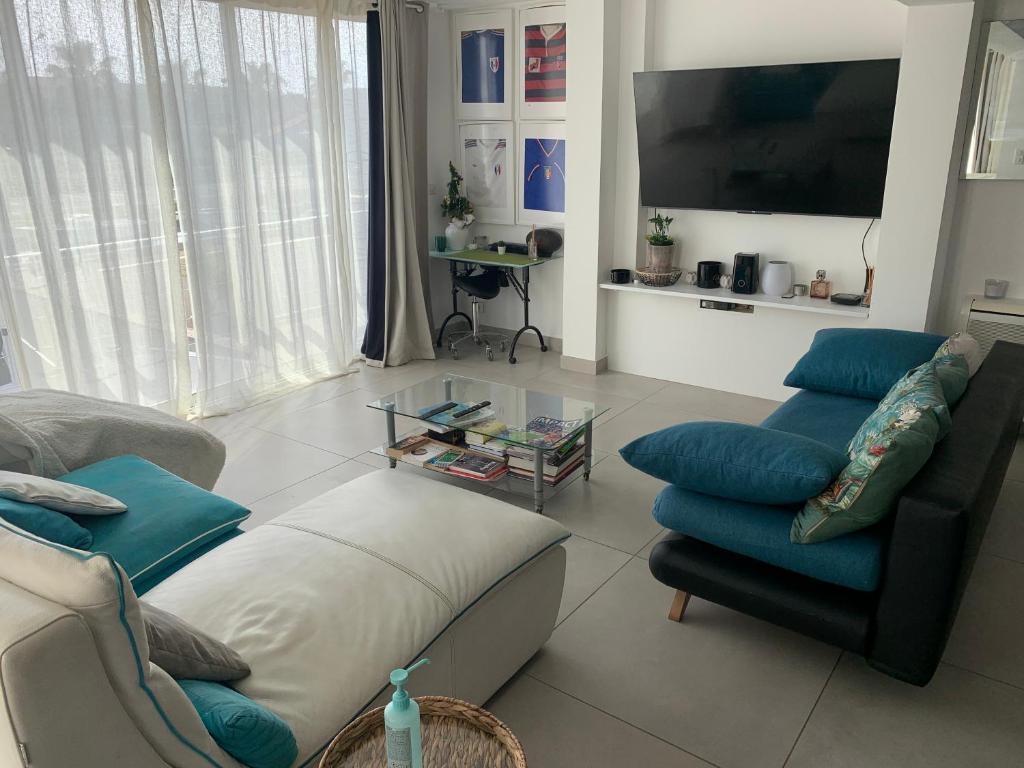Fotografia z galérie ubytovania Loue Palavas Maison 160m2 avec piscine chauffée et jacuzzi à 2 pas de la plage et du centre ville v destinácii Palavas-les-Flots