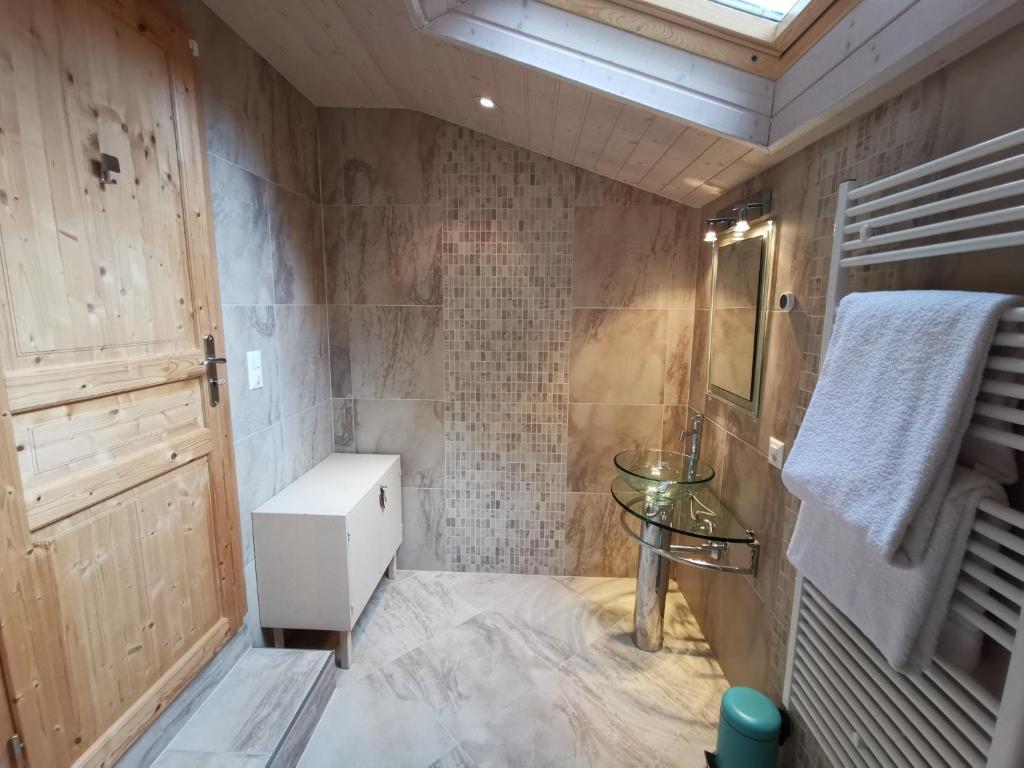 Koupelna v ubytování Elvira House Montreux, un lieu magique !
