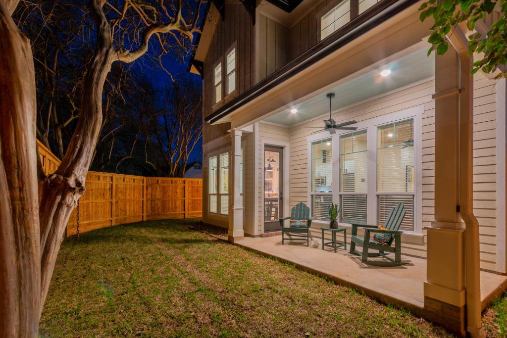 Zahrada ubytování The Lodge Uptown Conroe
