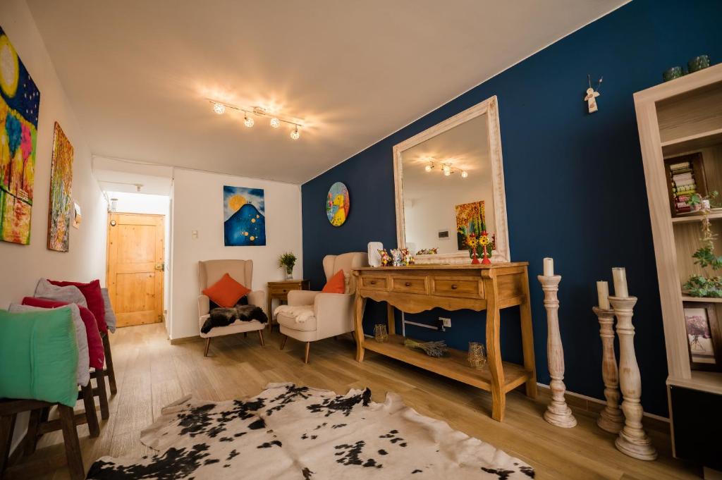 クスコにあるCozy home - La casa de Lunaの青い部屋(デスク、鏡付)