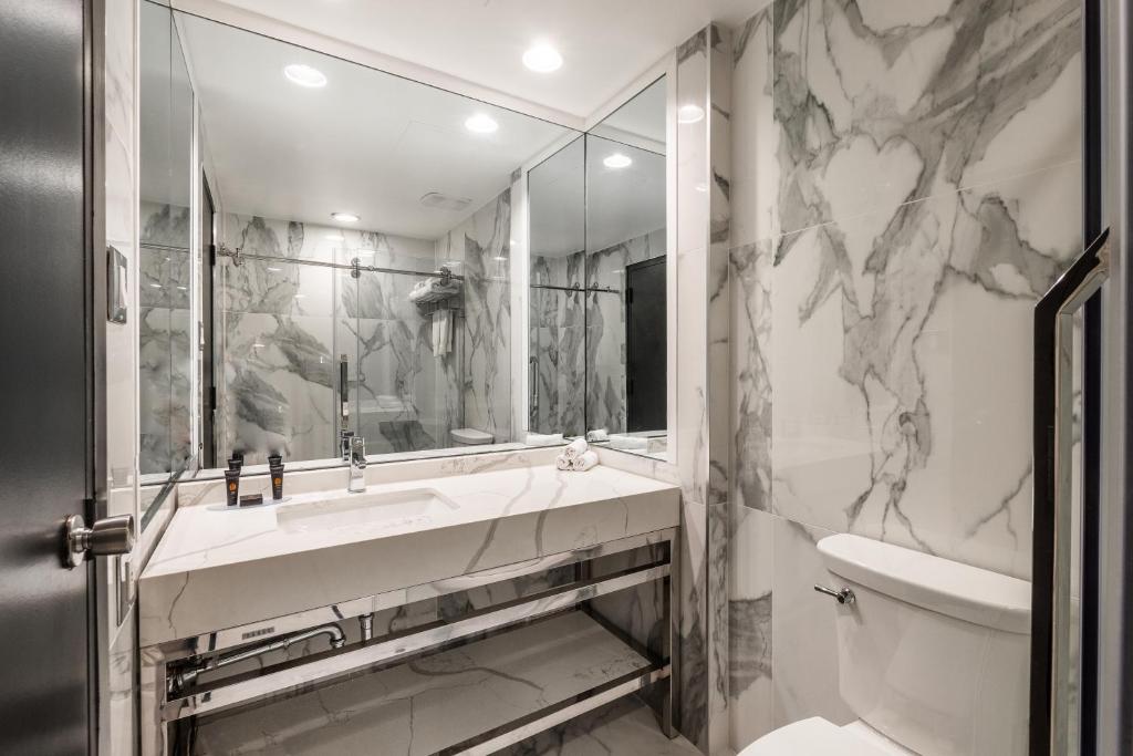 Empire Suites - Resim 40