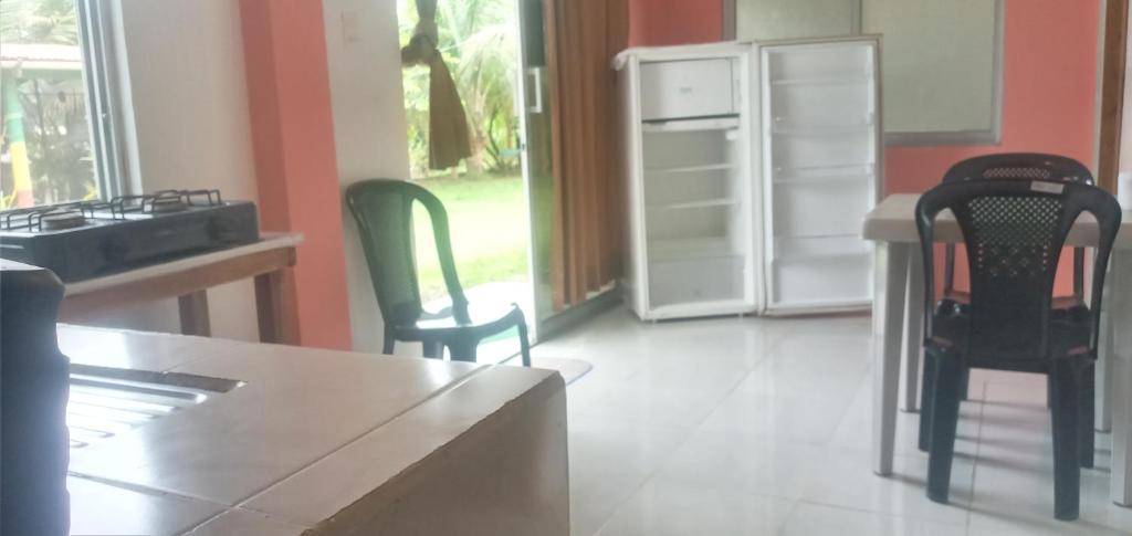 Kuchyň nebo kuchyňský kout v ubytování OCEANSURF hosteria