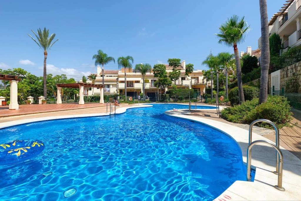 Bazén v ubytovaní Renovated in 2024 - Apartment with Pool and Parking alebo v jeho blízkosti