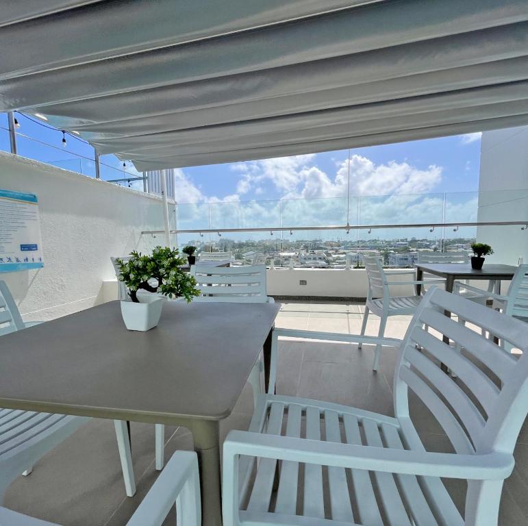 Balkón nebo terasa v ubytování Azure Lofts & Pool