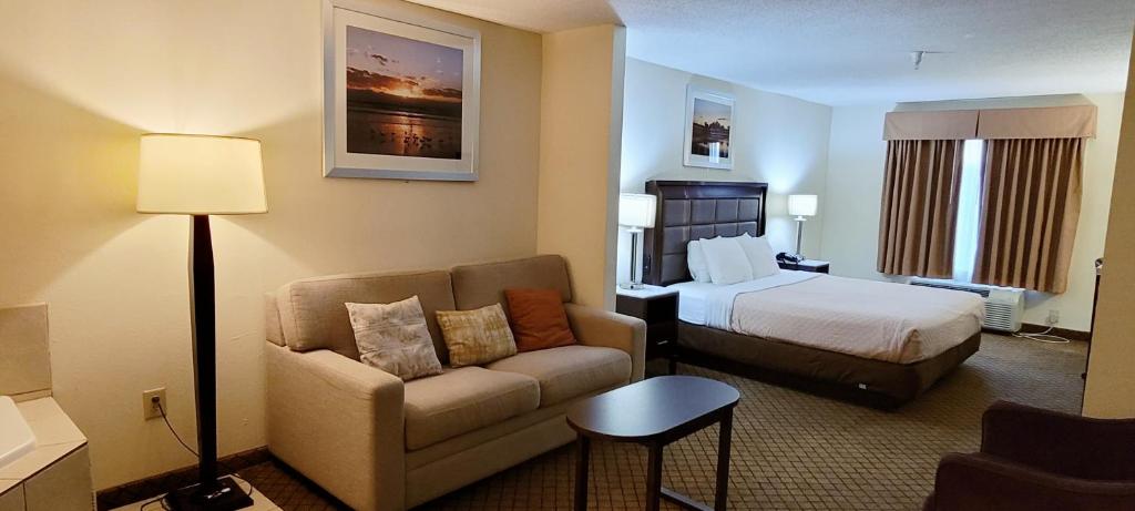 Home Inn & Suites - Suite Royale