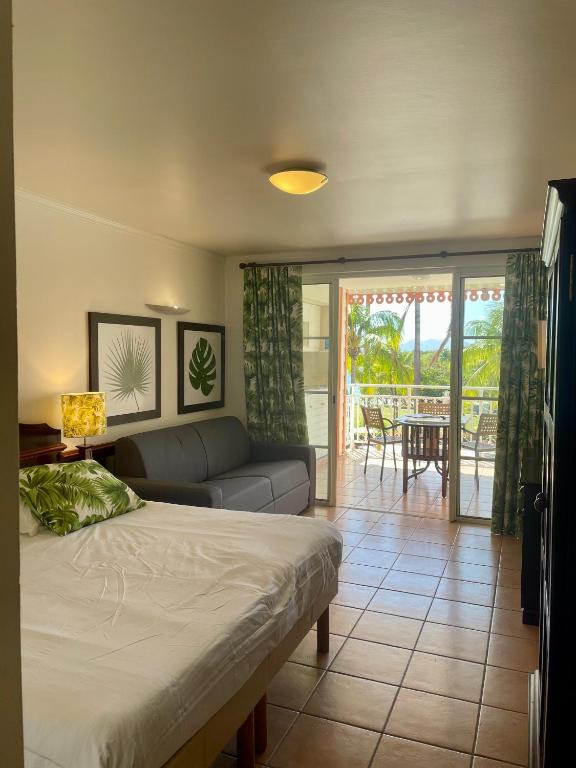 Postel nebo postele na pokoji v ubytování Appart avec piscine et vue mer - TIC
