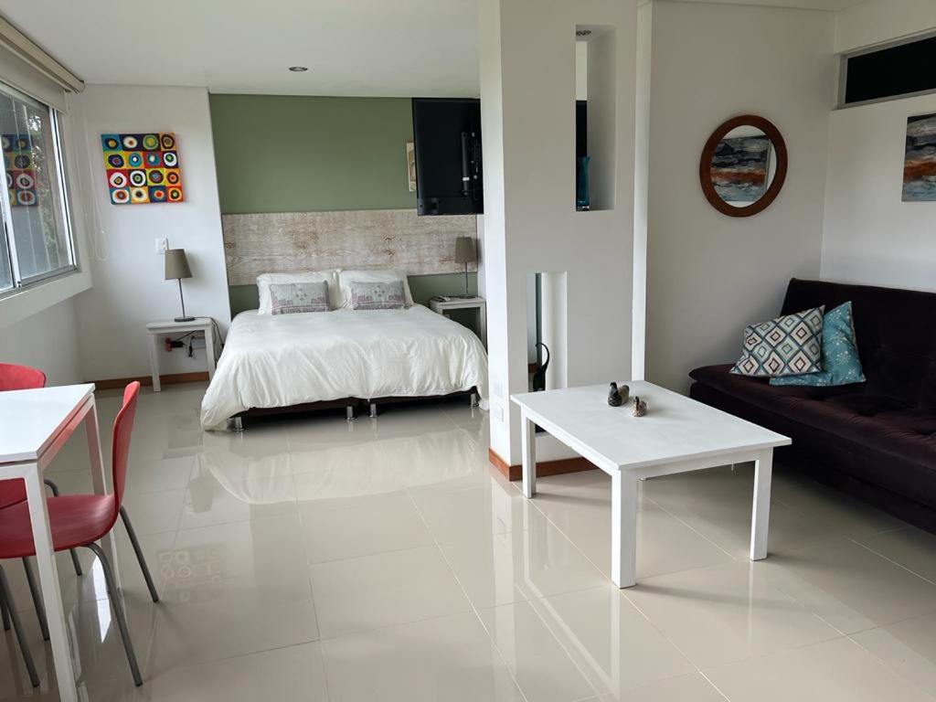 Postel nebo postele na pokoji v ubytování LLanogrande Apartamento Estudio Puerto Bulevar
