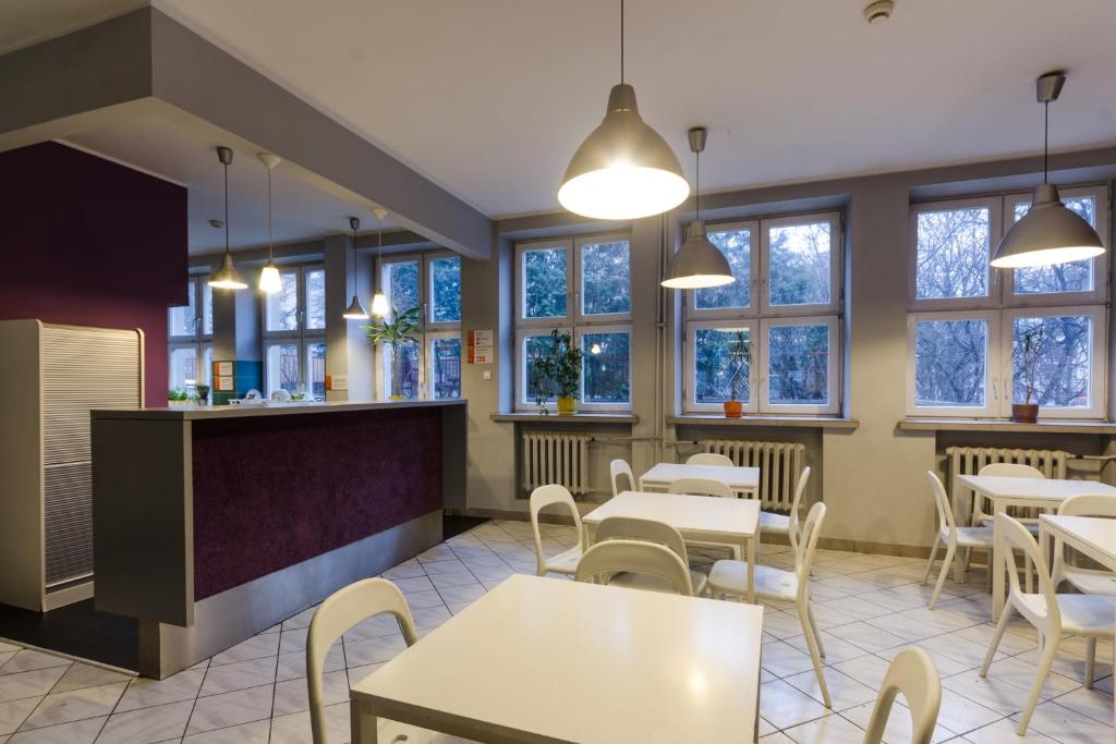 Reštaurácia alebo iné gastronomické zariadenie v ubytovaní Tatamka Hostel