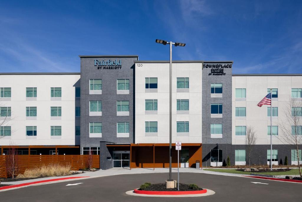 TownePlace Suites by Marriott Canton Riverstone Parkway - Housity