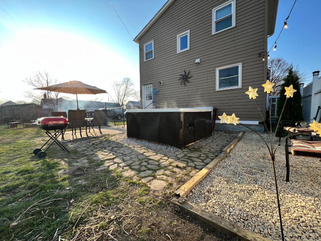 a backyard with a tv and a house at Cottage near Cedar Point and downtown Sandusky in Sandusky