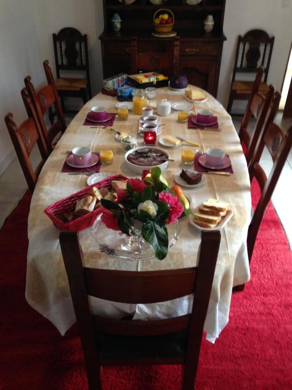 a table with food and flowers on top of it at Chambres d&#39;hôtes Air Marin in Lannion