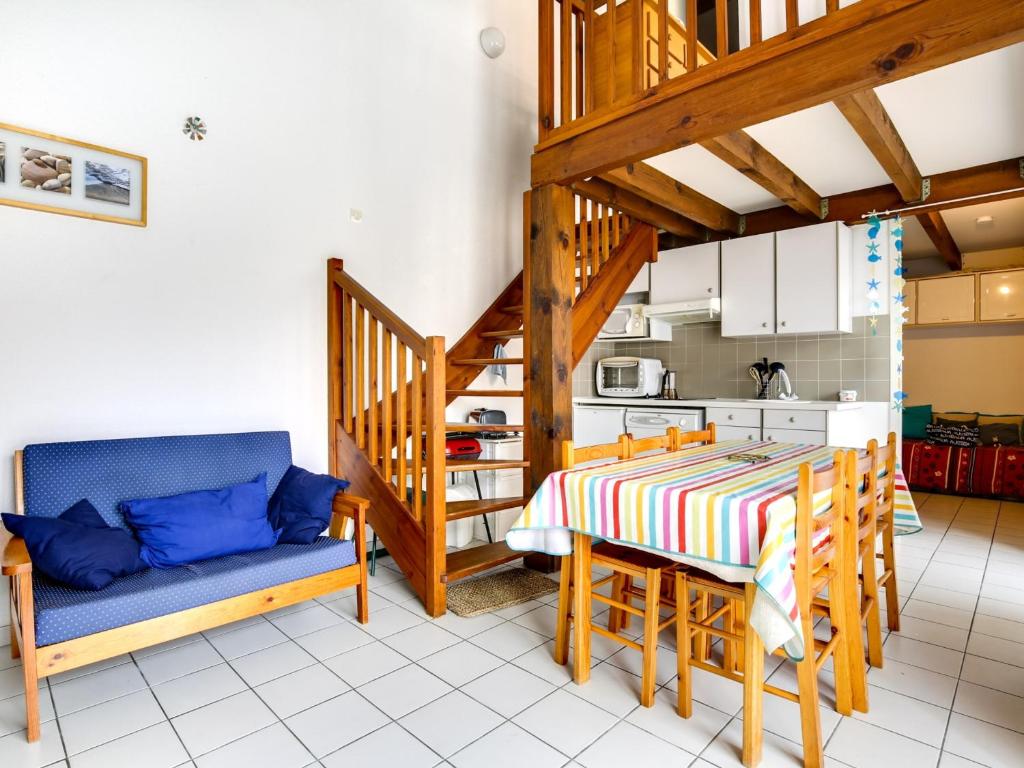 Photo de la galerie de l'établissement Maison T3 avec mezzanine à 200m de la plage, terrasse, parking, accepte animaux - Biscarrosse - FR-1-521-140, à Biscarrosse